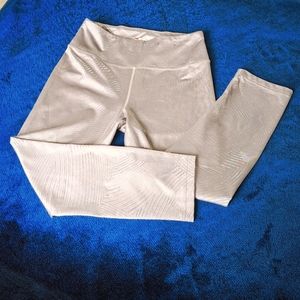 🧘🏻‍♀️NWOT! Fila Holographic Iridescent Cropped Leggings